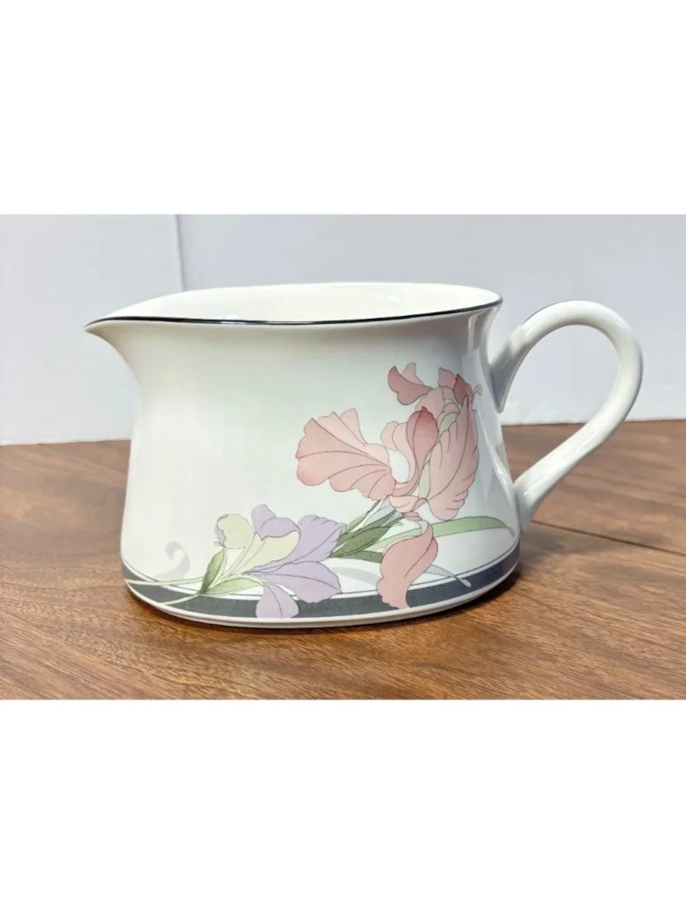 New Decade by Noritake Café Du Soir Gravy Boat Porcelain Floral Vintage 1985